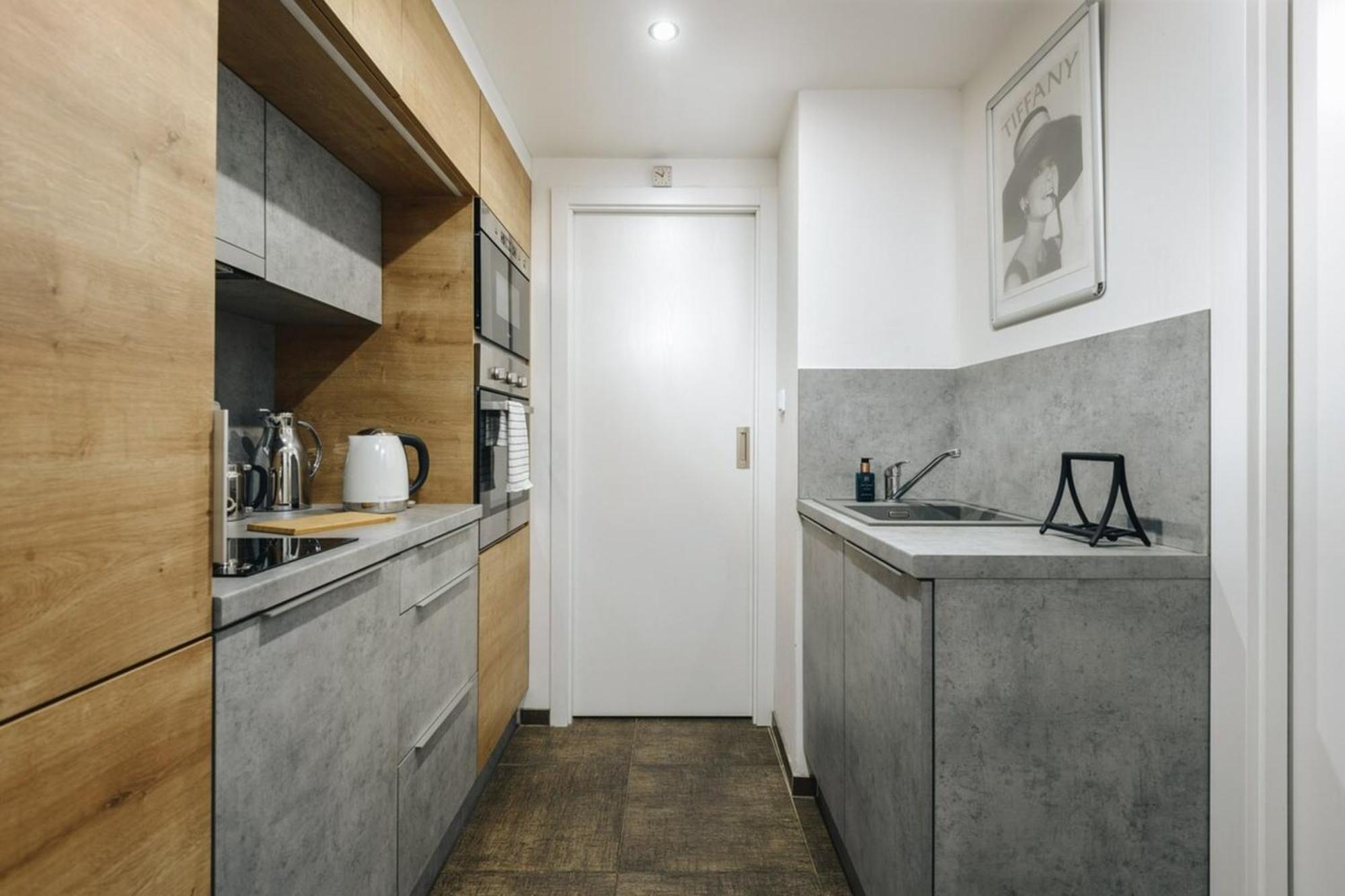 Cozy & Comfortable Apt Walking Anywhere You Want Sen 프라하 외부 사진