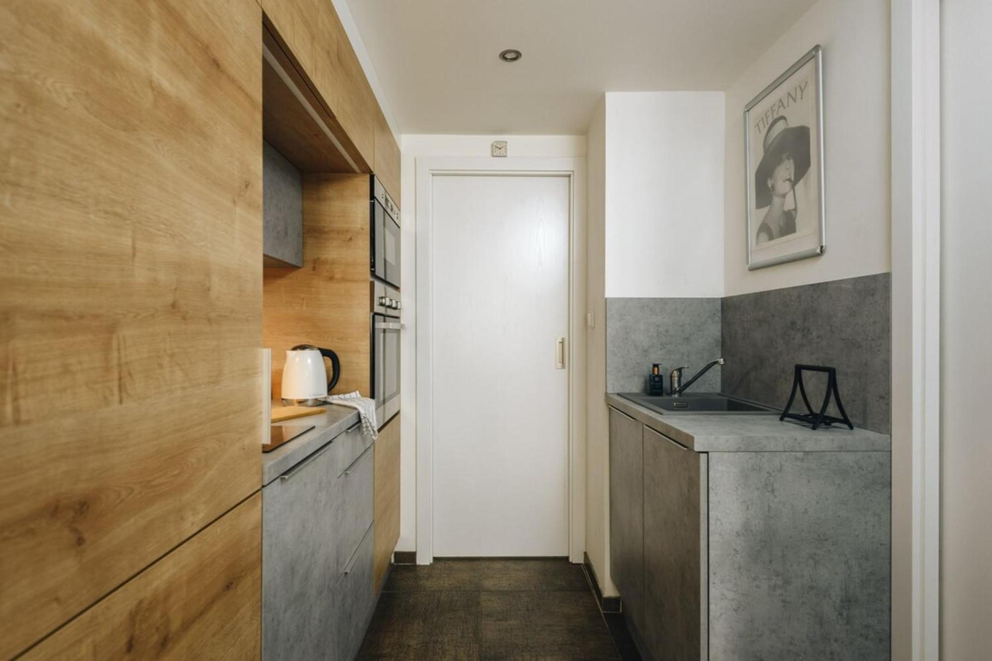 Cozy & Comfortable Apt Walking Anywhere You Want Sen 프라하 외부 사진