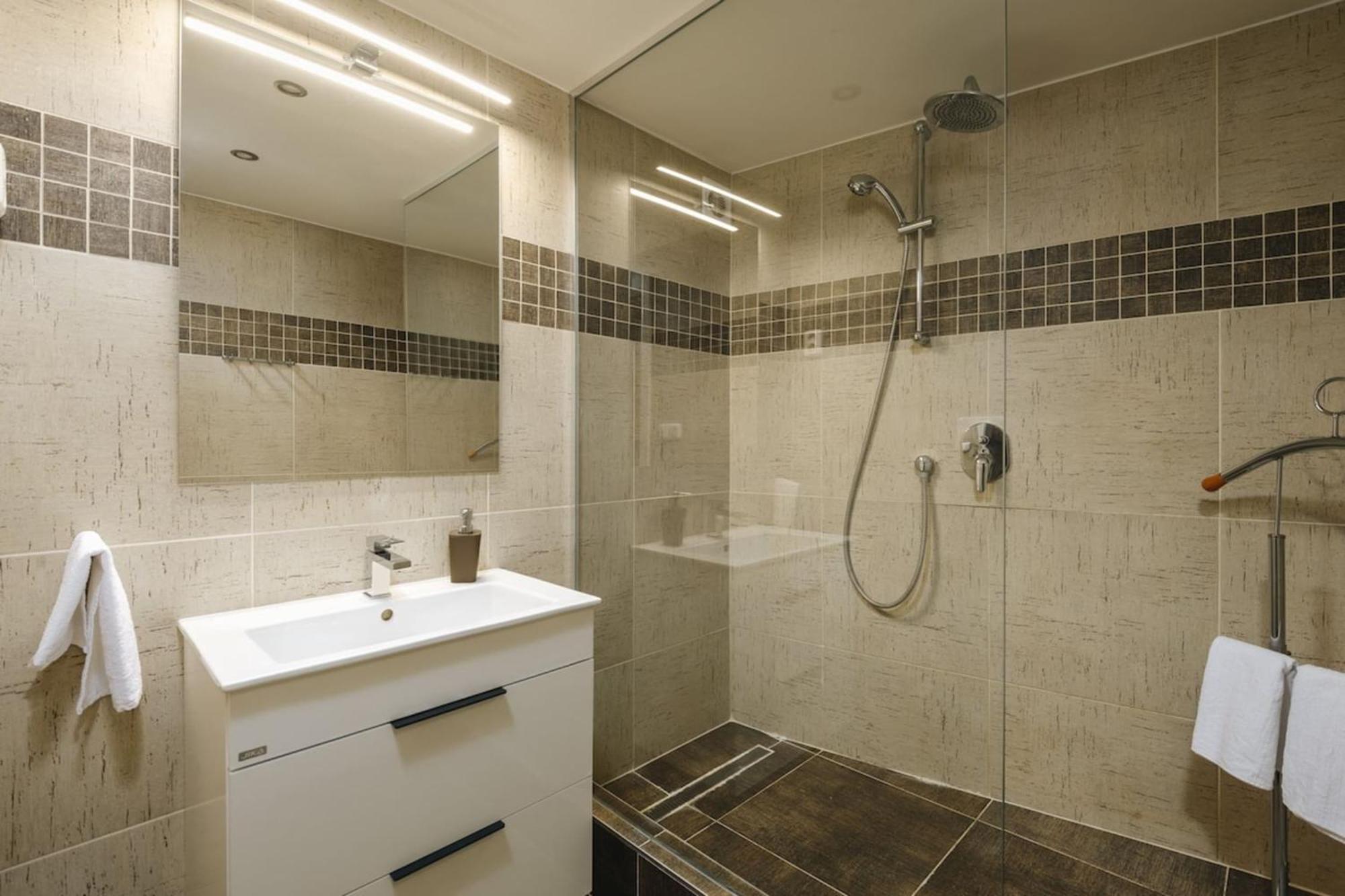 Cozy & Comfortable Apt Walking Anywhere You Want Sen 프라하 외부 사진